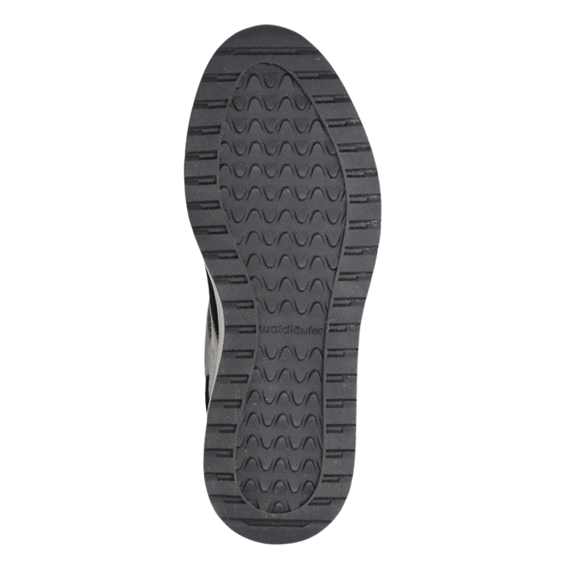 Sapato de veludo nubuck 'Jenna' em preto