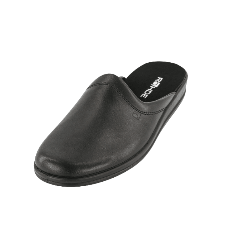 Chinelo Rohde preto de couro para homem, visto diagonalmente de cima com palmilha e logótipo Rohde