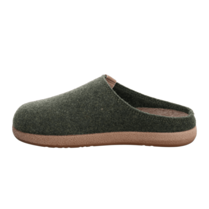 Pantufa simples de senhora em feltro verde escuro, vista lateral com sola bege