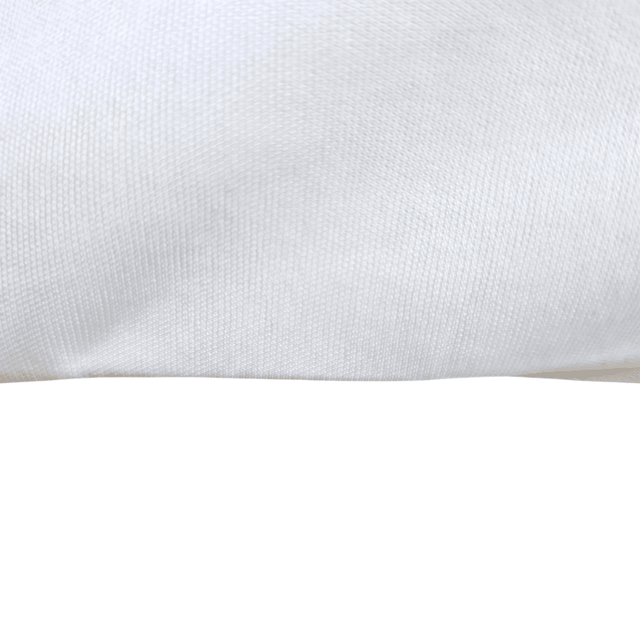 Close-up de uma capa de edredão branca e macia para incontinência com uma textura fina