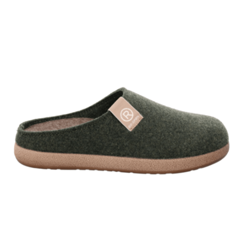 Pantufa Rohde de senhora em feltro verde escuro, vista lateral com sola bege e logótipo