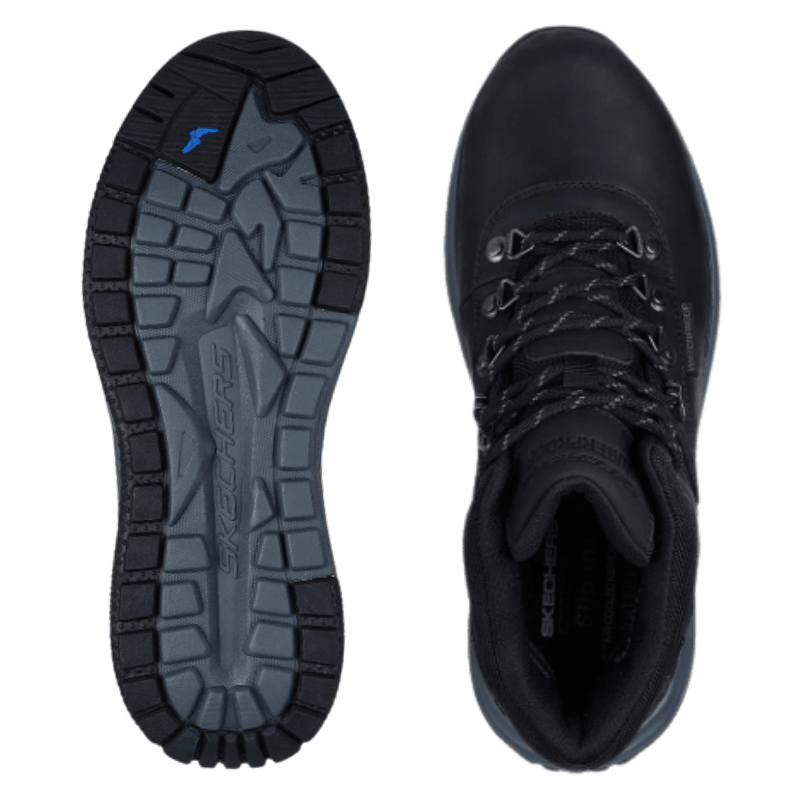 Duas botas pretas Skechers para homem, uma vista superior e a outra mostrando o padrão da sola