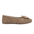 Chinelo de senhora Bella Moda bege claro em feltro de lã com flor na biqueira, vista lateral