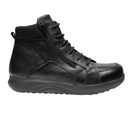 Bota New Feet preta de homem em pele lisa, vista lateral, com atacadores e fecho éclair