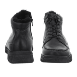 Duas botas de homem Waldläufer pretas, uma vista frontal com atacadores, a outra traseira com forro quente